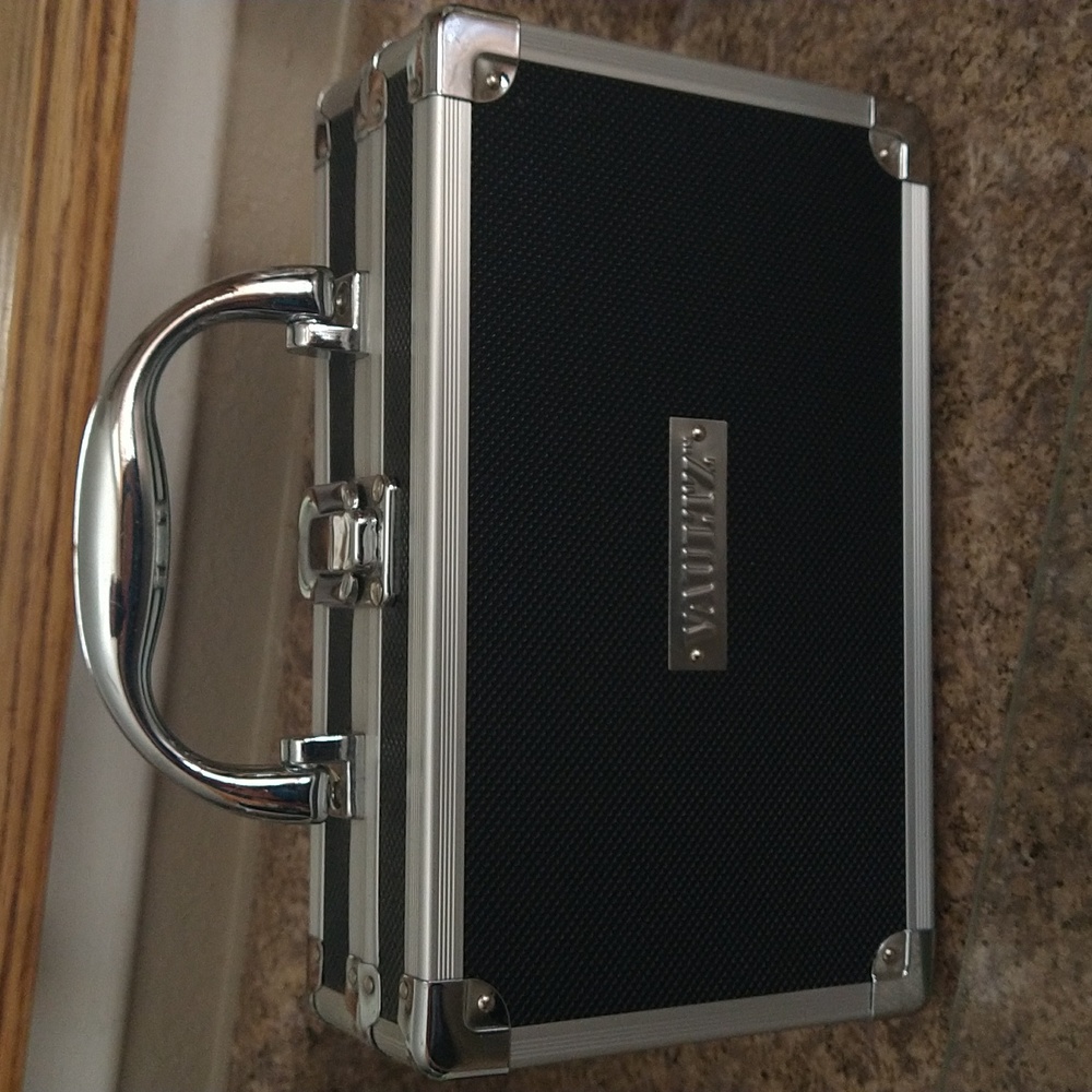 Vaultz Case